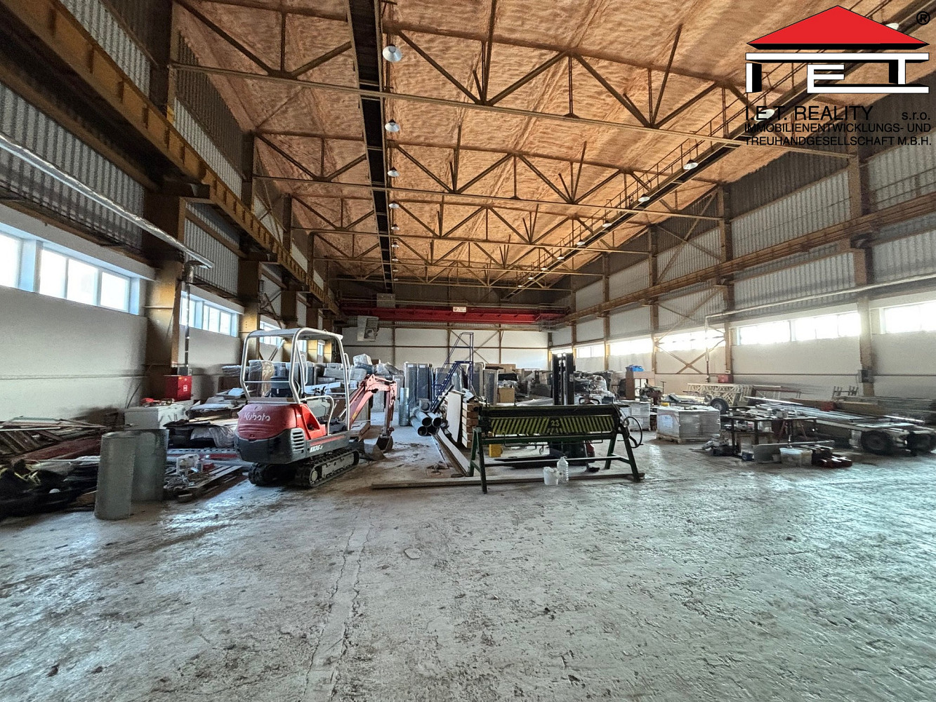 Pronájem obchodních prostor 1 600 m² — photo 2