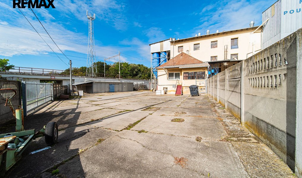 Prodej výrobních prostor 4 050 m², Pouzdřany – náhled fotky 31