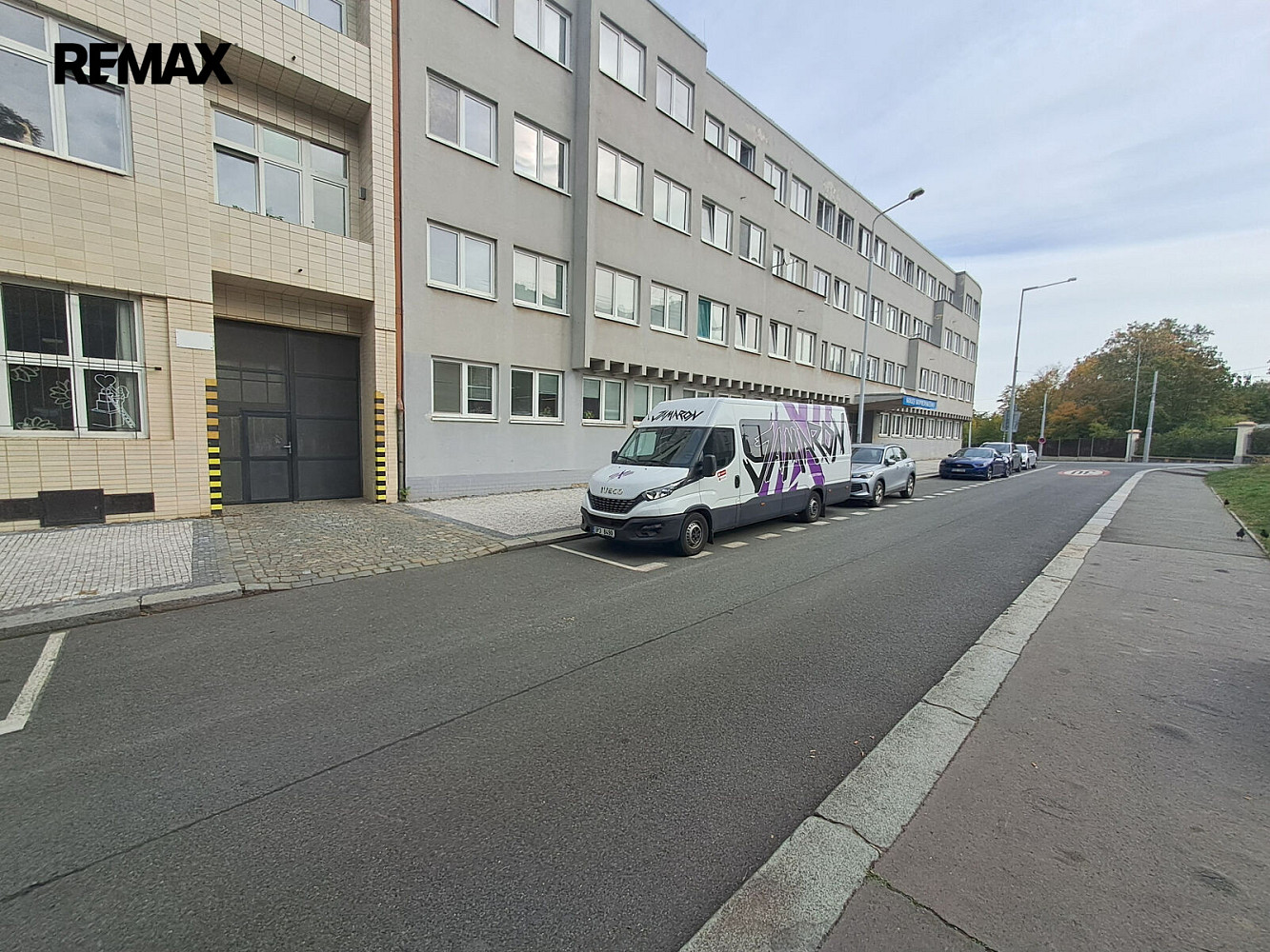 K pronájmu parkovací stání - venkovní 14m2