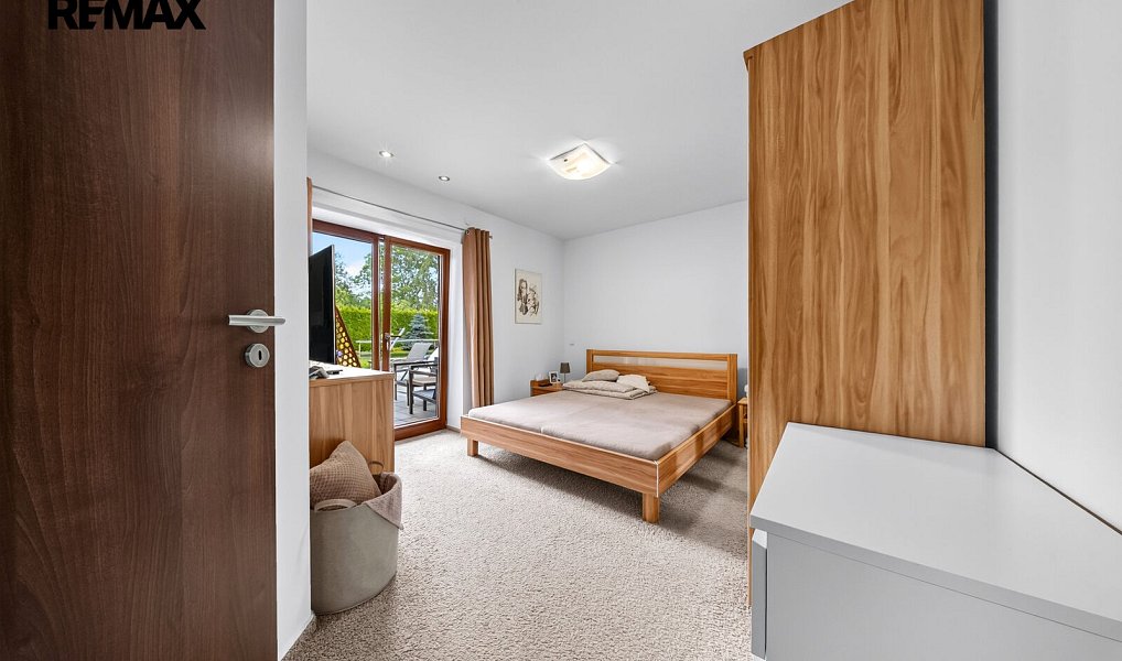 Prodej domu 252 m² s pozemkem 1 767 m², Holasovice – náhled fotky 11