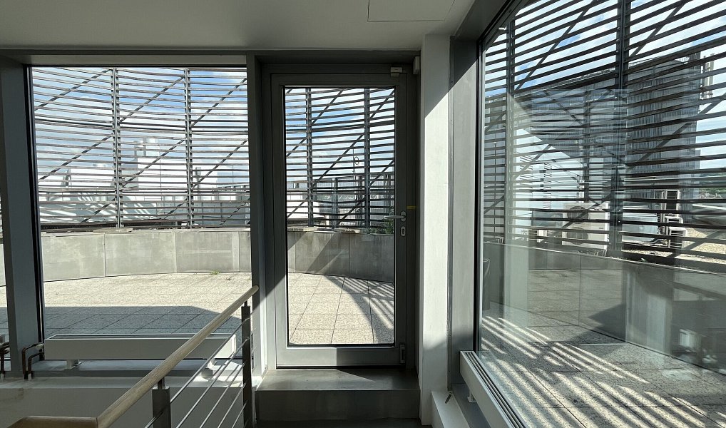 Pronájem kanceláře 1 121 m², Praha – náhled fotky 2