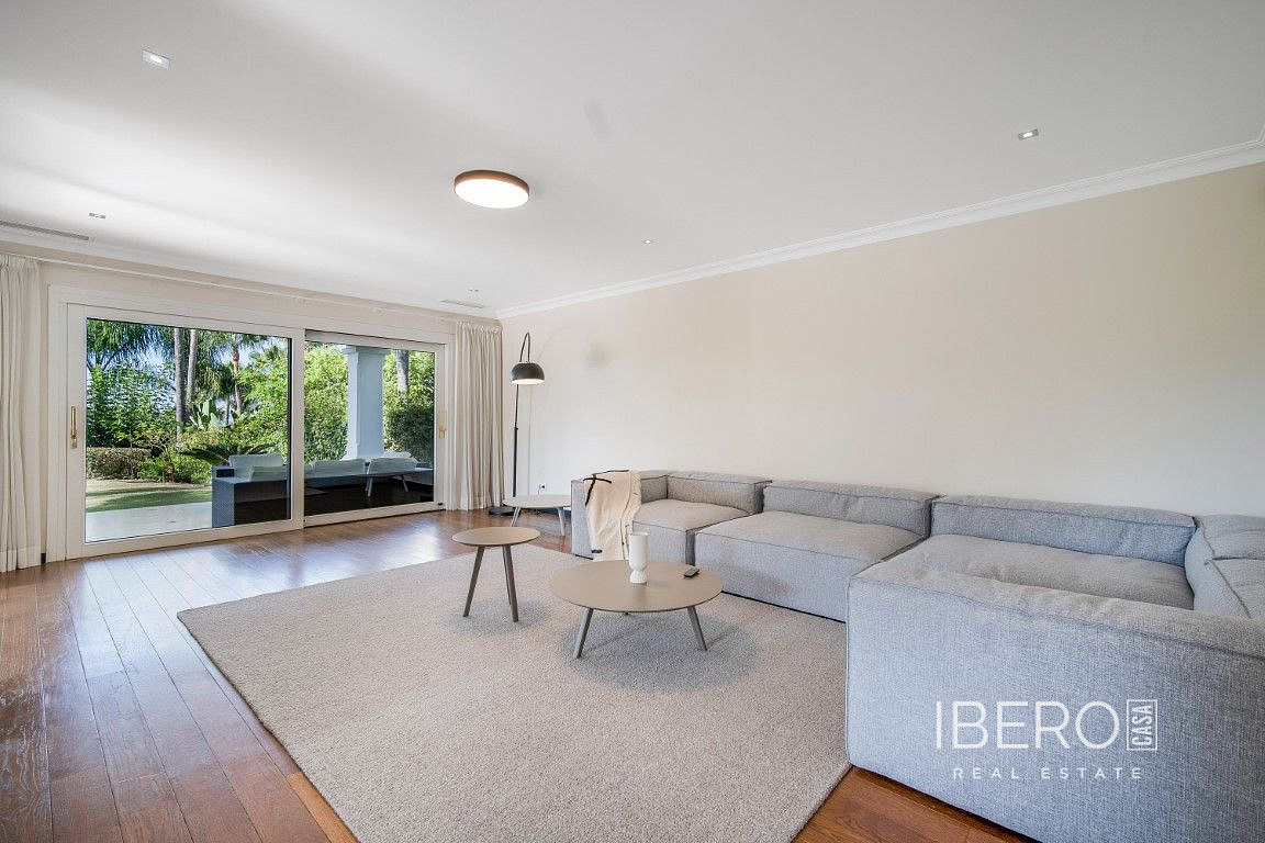 Prodej domu 550 m² s pozemkem 550 m² - Vista 5