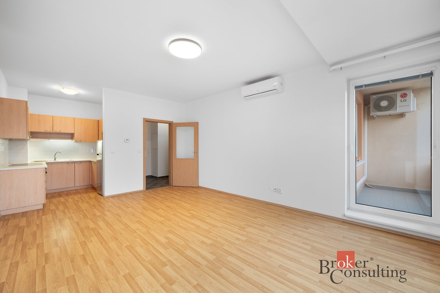 Pronájem bytu 2+kk 51 m² – fotografie 2