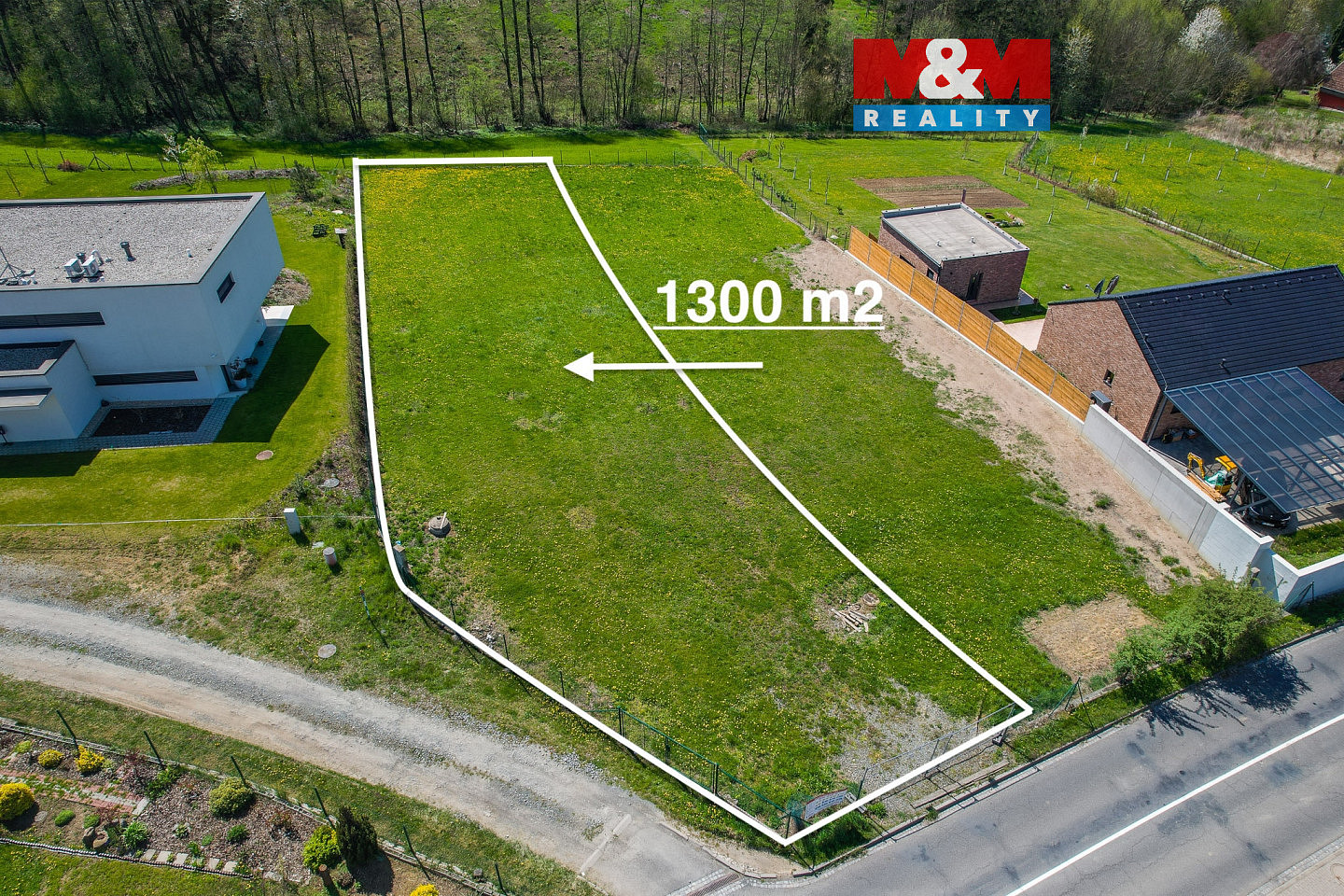 Prodej stavebního pozemku 1 300 m²