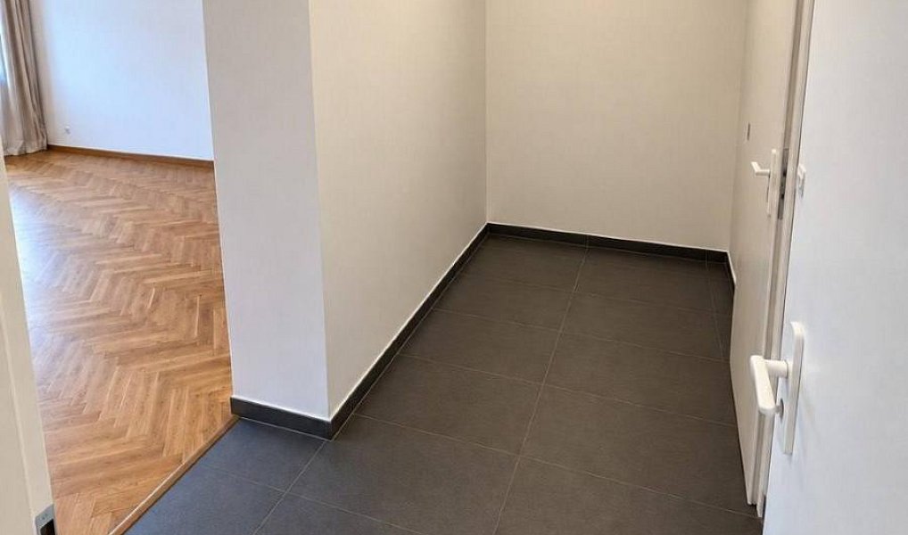 Pronájem bytu 2+kk 80 m², Praha – náhled fotky 9