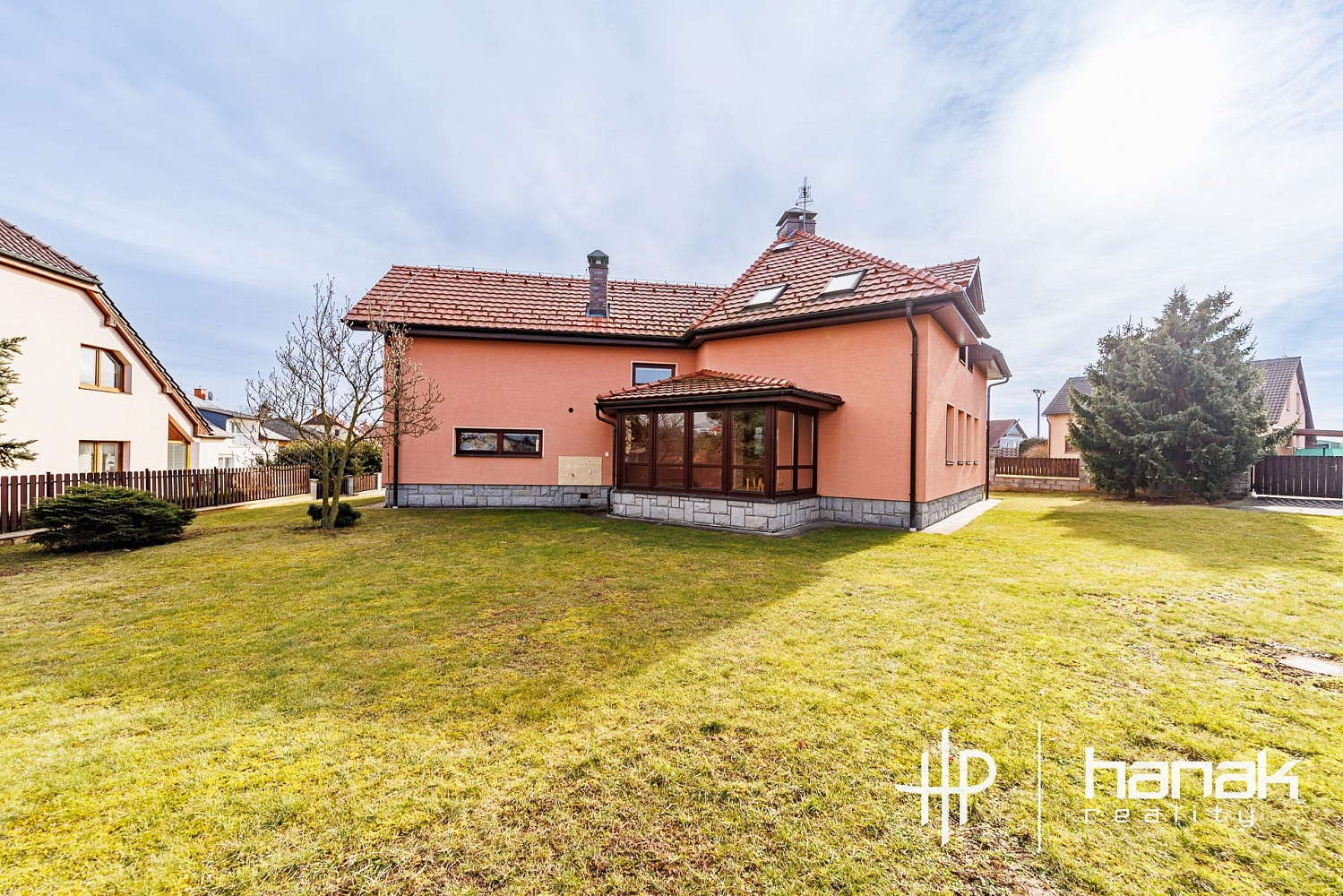 Pronájem domu 276 m² s pozemkem 854 m² – fotografie 2