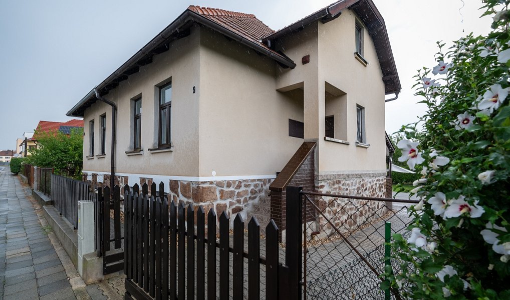 Prodej domu 150 m² s pozemkem 311 m², Ivančice – fotka 1 z 46