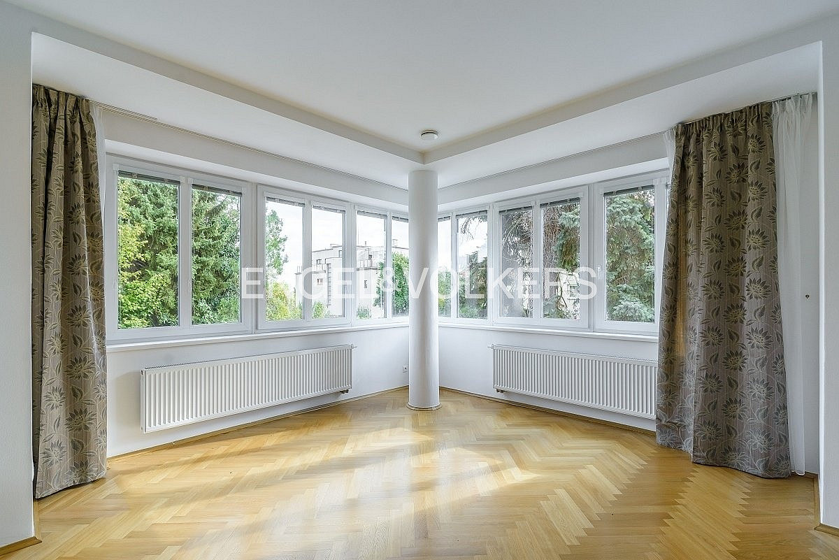 Pronájem domu 365 m² s pozemkem 1 223 m² — photo 2