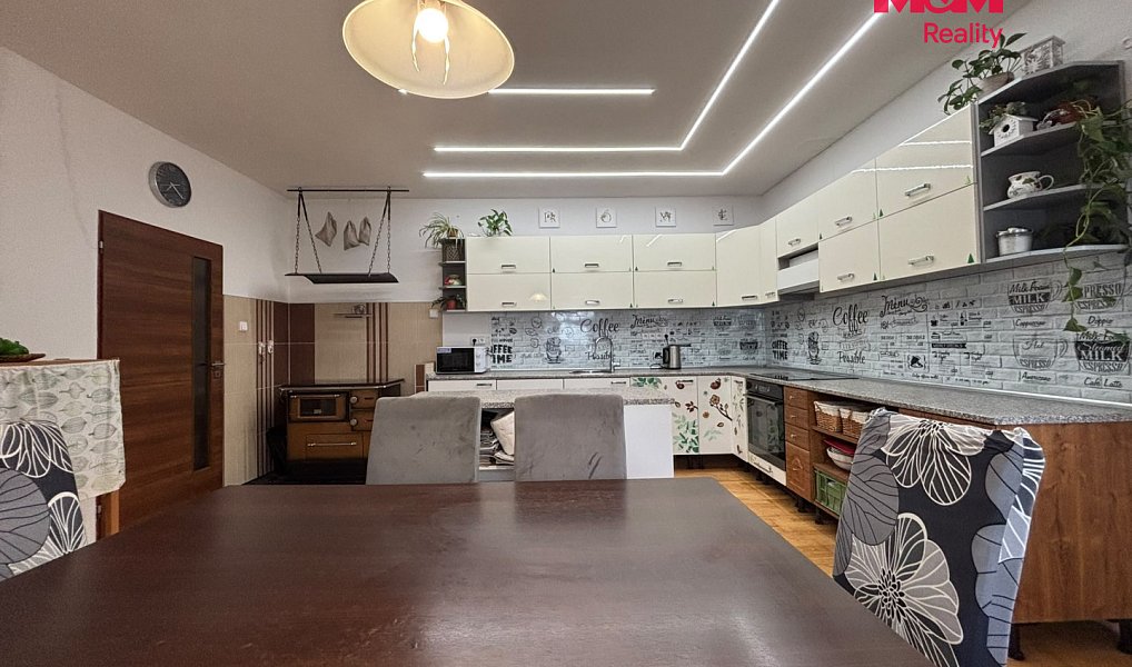Prodej domu 210 m² s pozemkem 598 m², Výsluní – náhled fotky 3