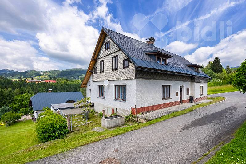 Prodej domu 186 m² s pozemkem 1 171 m²