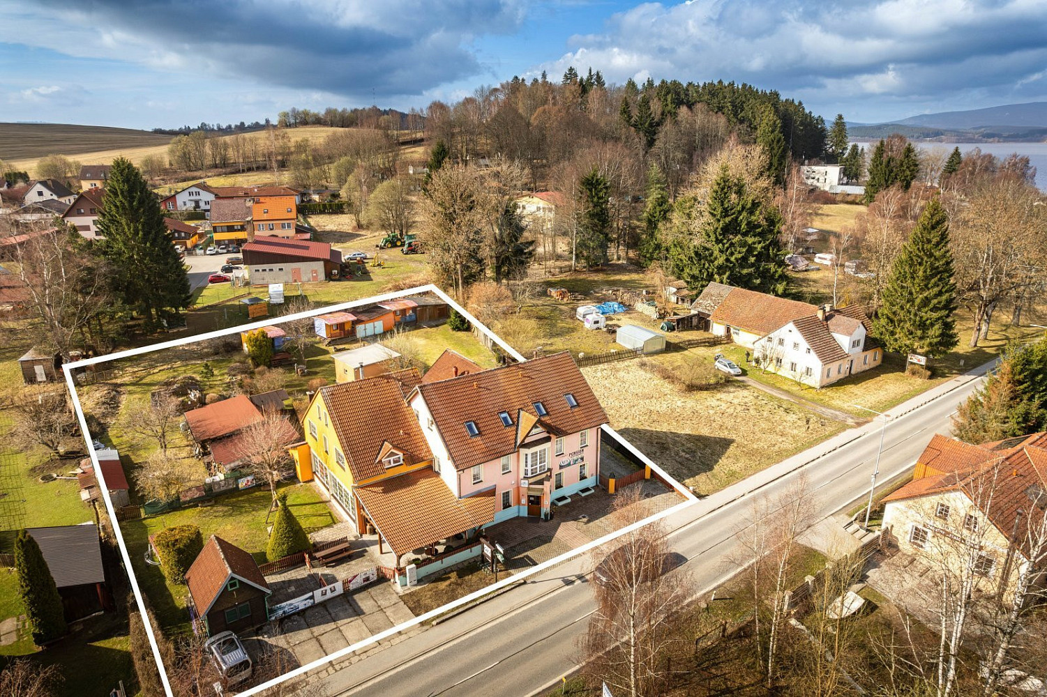 Prodej ubytovacího objektu 500 m² – fotografie 3