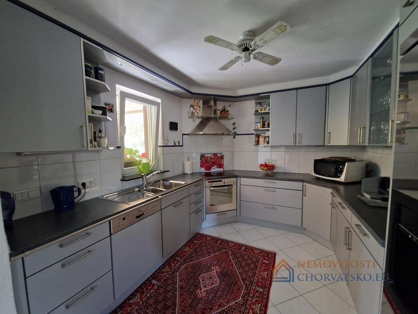 Prodej domu 220 m² s pozemkem 785 m² - Widok 6