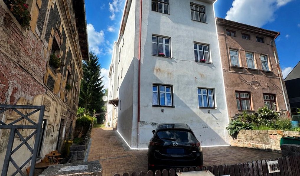 Prodej domu 290 m² s pozemkem 431 m², Hostinné – náhled fotky 2