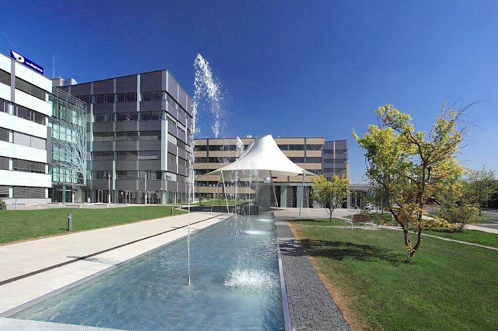 Pronájem kanceláře 793 m²