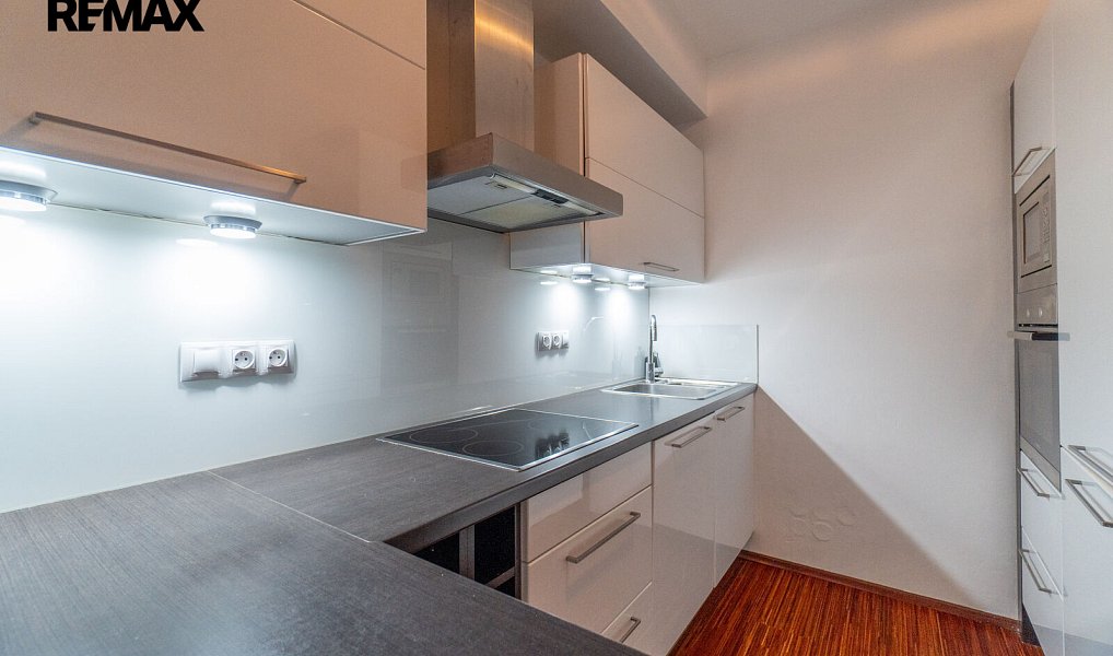 Pronájem bytu 2+kk 56 m², Praha – náhled fotky 3