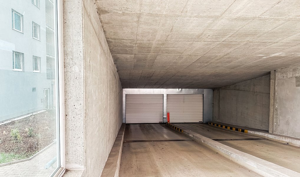 Prodej garážového stání, 14 m2, ul. V Dolině, Praha-Michle, Praha – náhled fotky 2