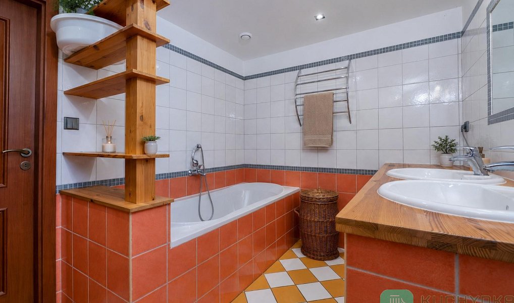 Prodej domu 265 m² s pozemkem 1 277 m², Košťany – náhled fotky 25
