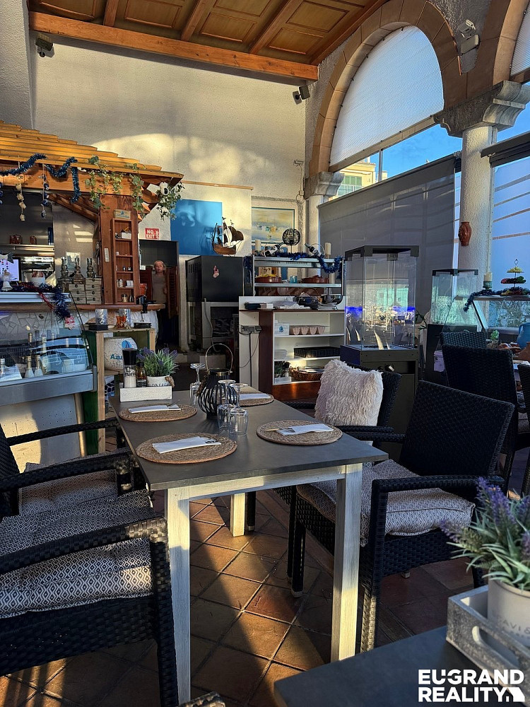 Restaurace v prémiové lokalitě přímo u přístavu s výhledem na moře, Cala Ratjada, Španělsko - Vista 4