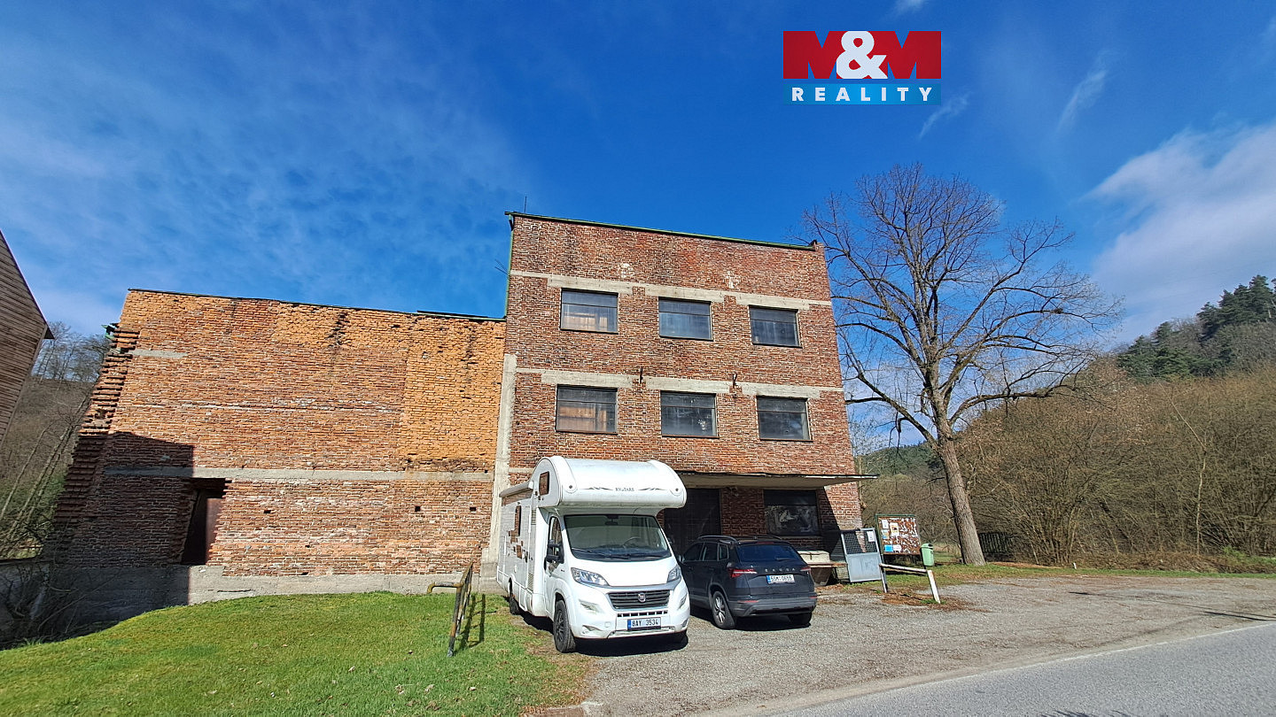 Pronájem obchodních prostor 100 m²