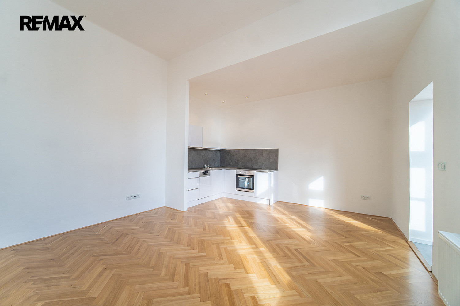 Pronájem bytu 2+kk 33 m² – pohled 2