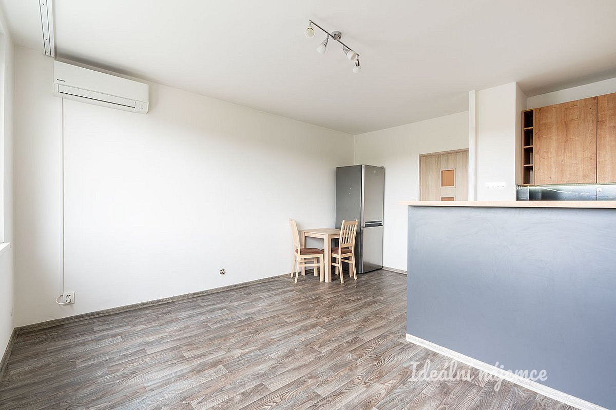 Pronájem bytu 2+kk 44 m² – fotografie 3
