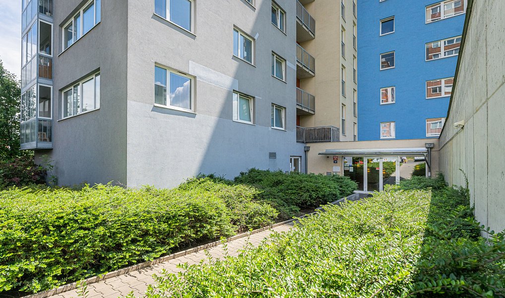 Prodej garážového stání, 14 m2, ul. V Dolině, Praha-Michle, Praha – náhled fotky 3
