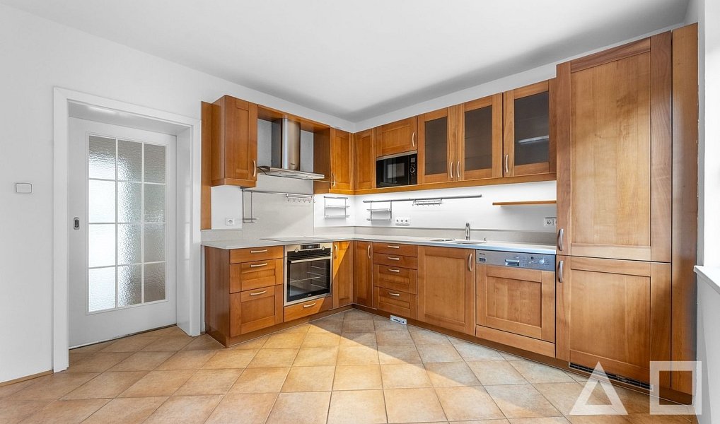 Prodej domu 240 m² s pozemkem 270 m², Praha – náhled fotky 33