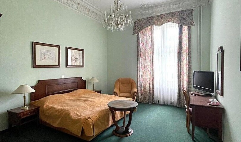 Prodej ubytovacího objektu 1 316 m², Karlovy Vary – náhled fotky 15