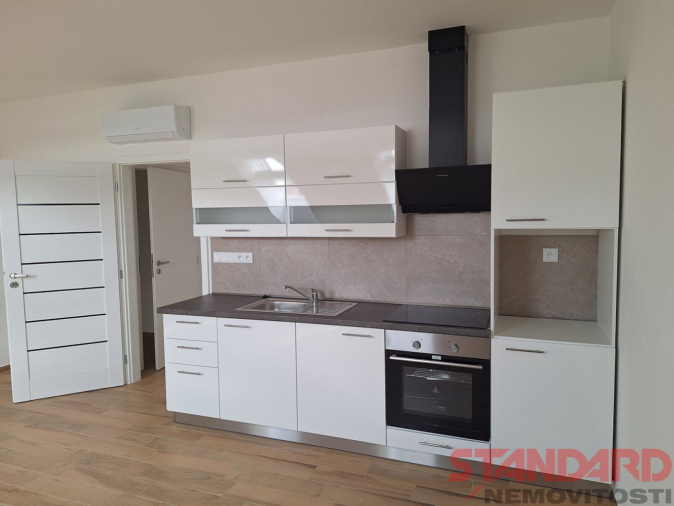 Pronájem bytu 2+kk 45 m² – fotografie 3