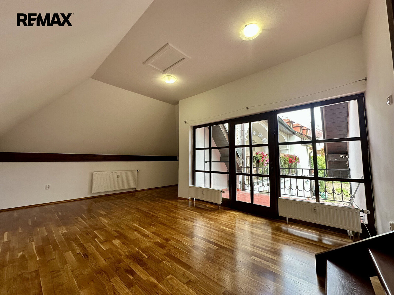 Pronájem bytu 2+kk 80 m² – fotografie 3
