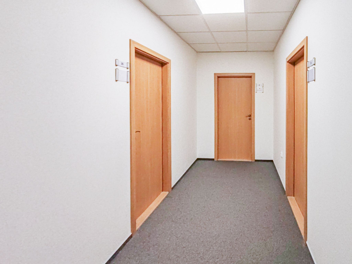 Pronájem kanceláře 1 050 m² — photo 2