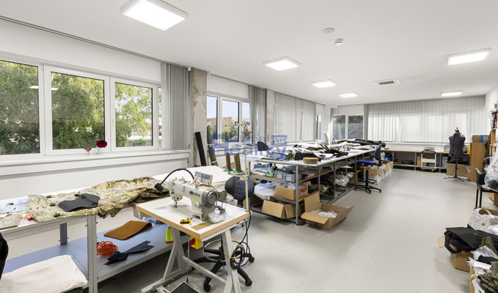 Prodej výrobních prostor 2 133 m², Hradec Králové – náhled fotky 20