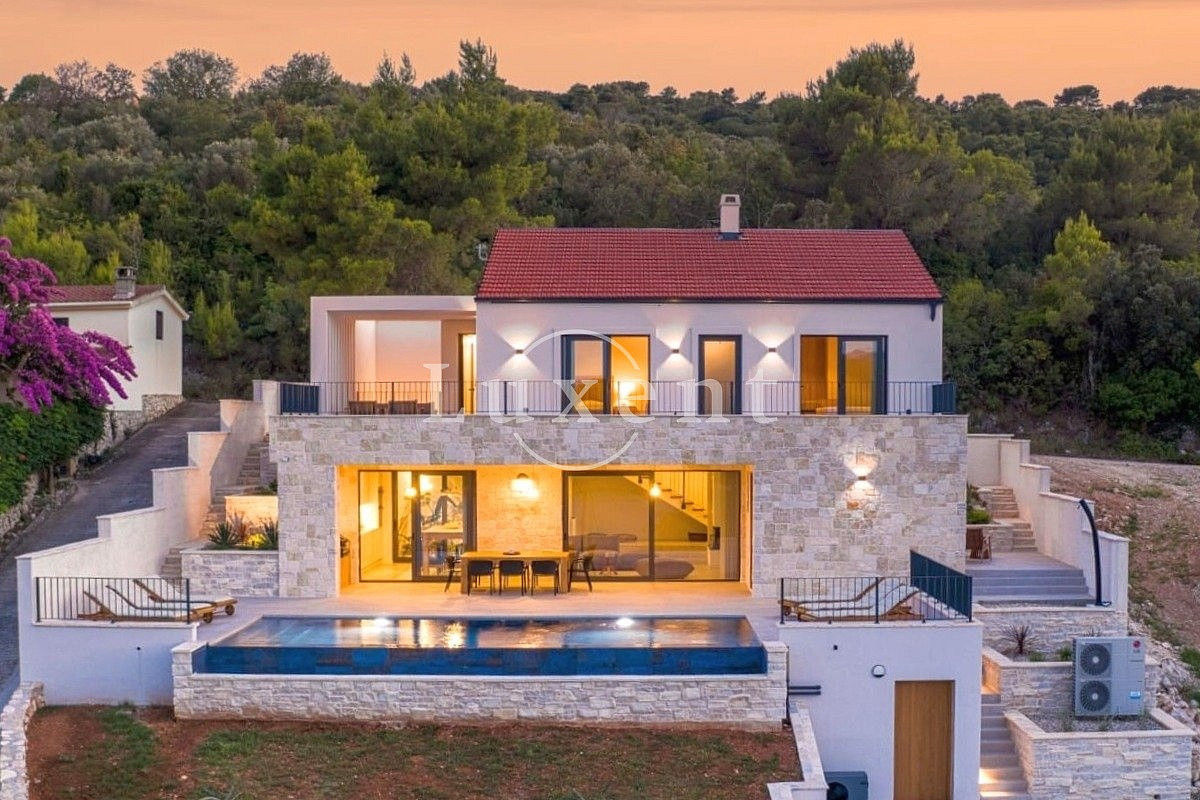 Prodej domu 294 m² s pozemkem 760 m²