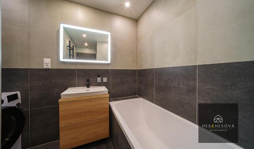 Prodej bytu 5+kk 124 m², Praha – náhled fotky 20