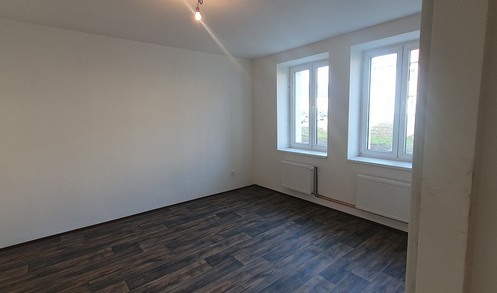 Pronájem bytu 2+1 74 m², Košťany – náhled fotky 8