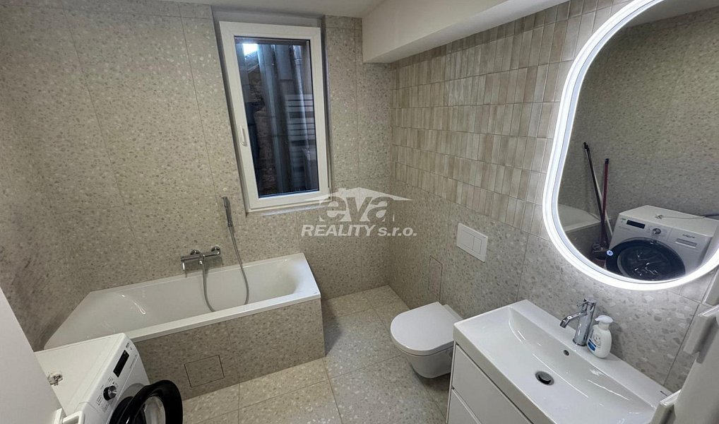 Pronájem bytu 1+kk 32 m², Praha – náhled fotky 7