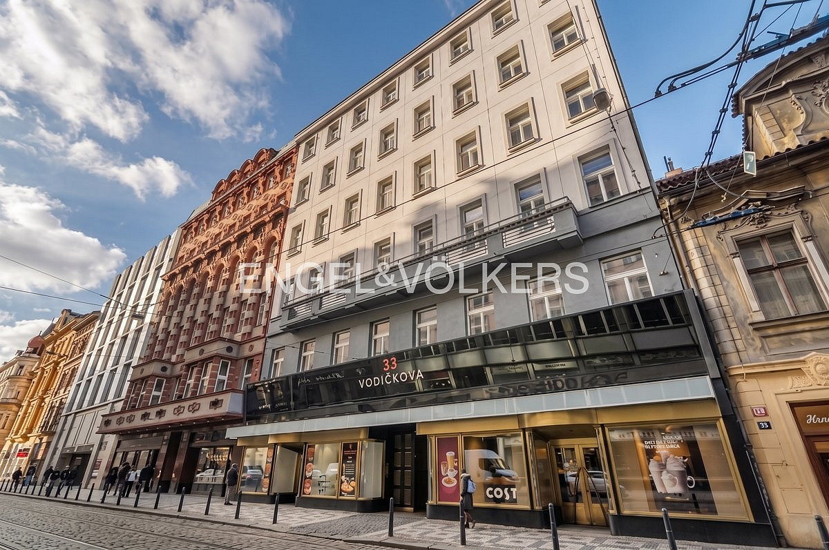 Pronájem kanceláře 381 m²