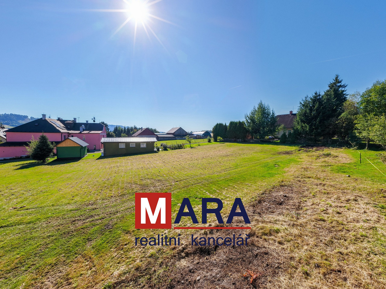 Prodej stavebního pozemku 2 352 m² – fotografie 3