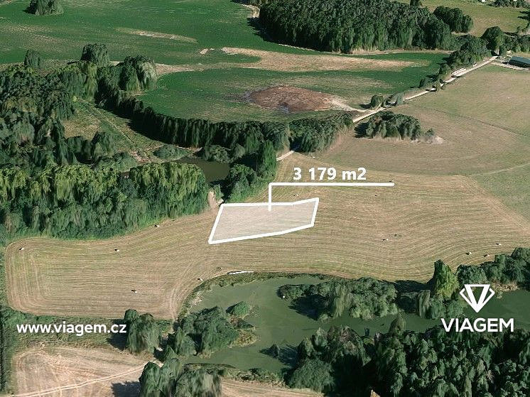 Prodej pole 2 472 m²