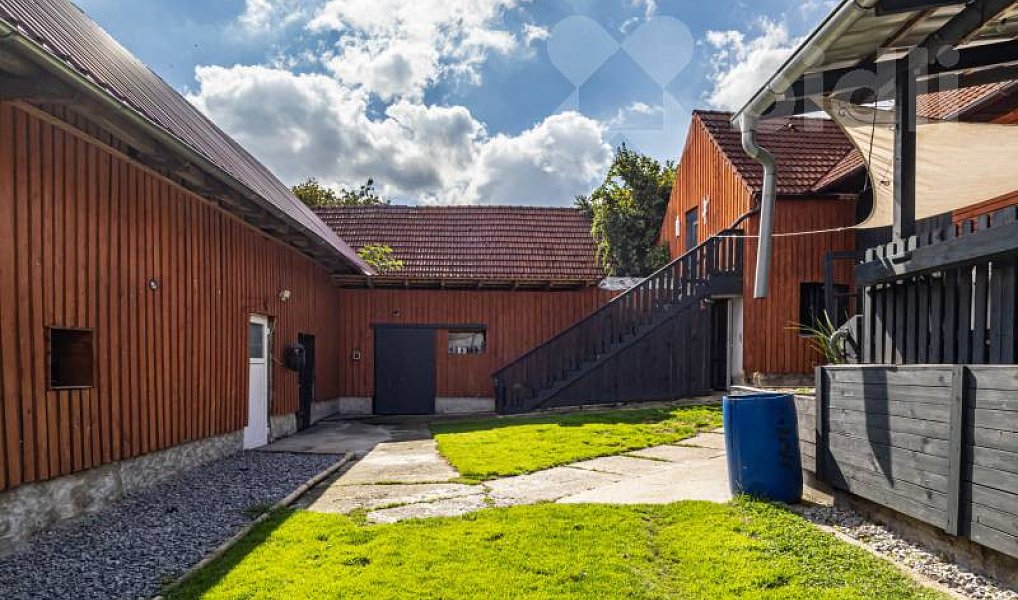 Prodej domu 240 m² s pozemkem 2 125 m², Bečice – náhled fotky 28