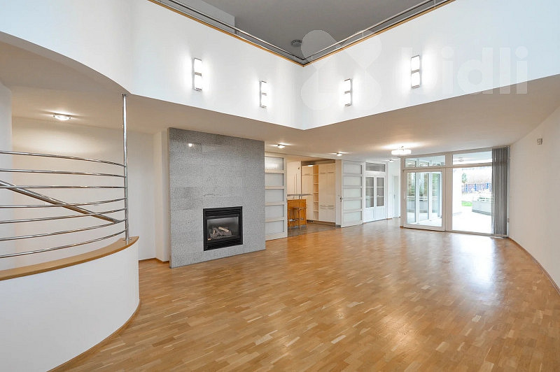 Pronájem domu 379 m² s pozemkem 572 m²