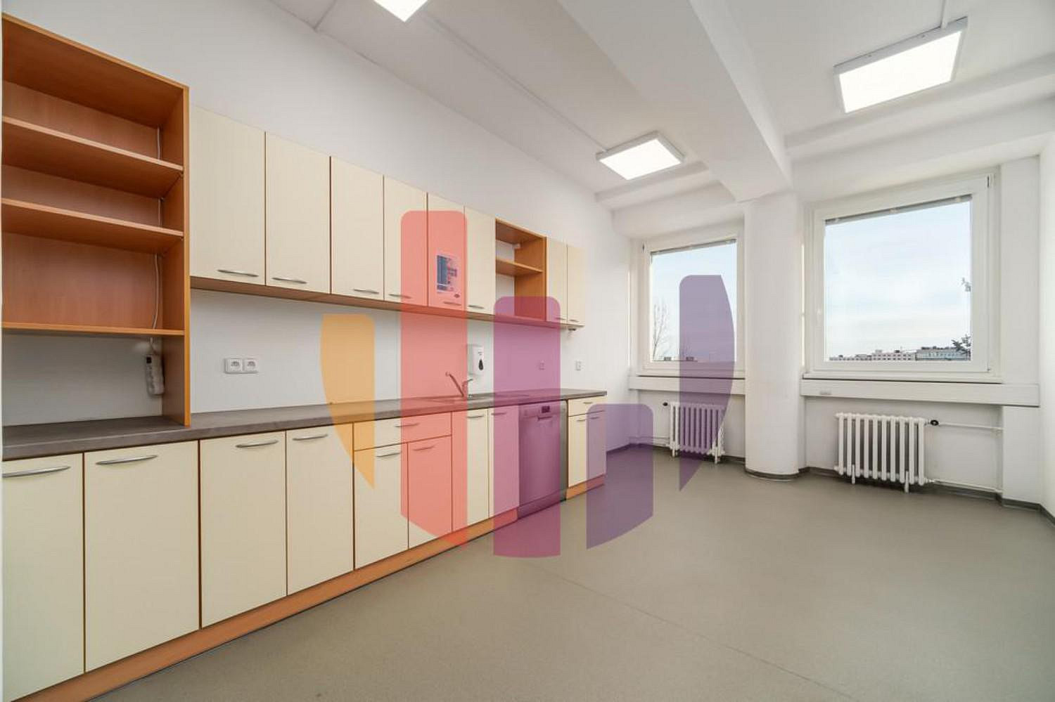 Pronájem kanceláře 270 m² — photo 5