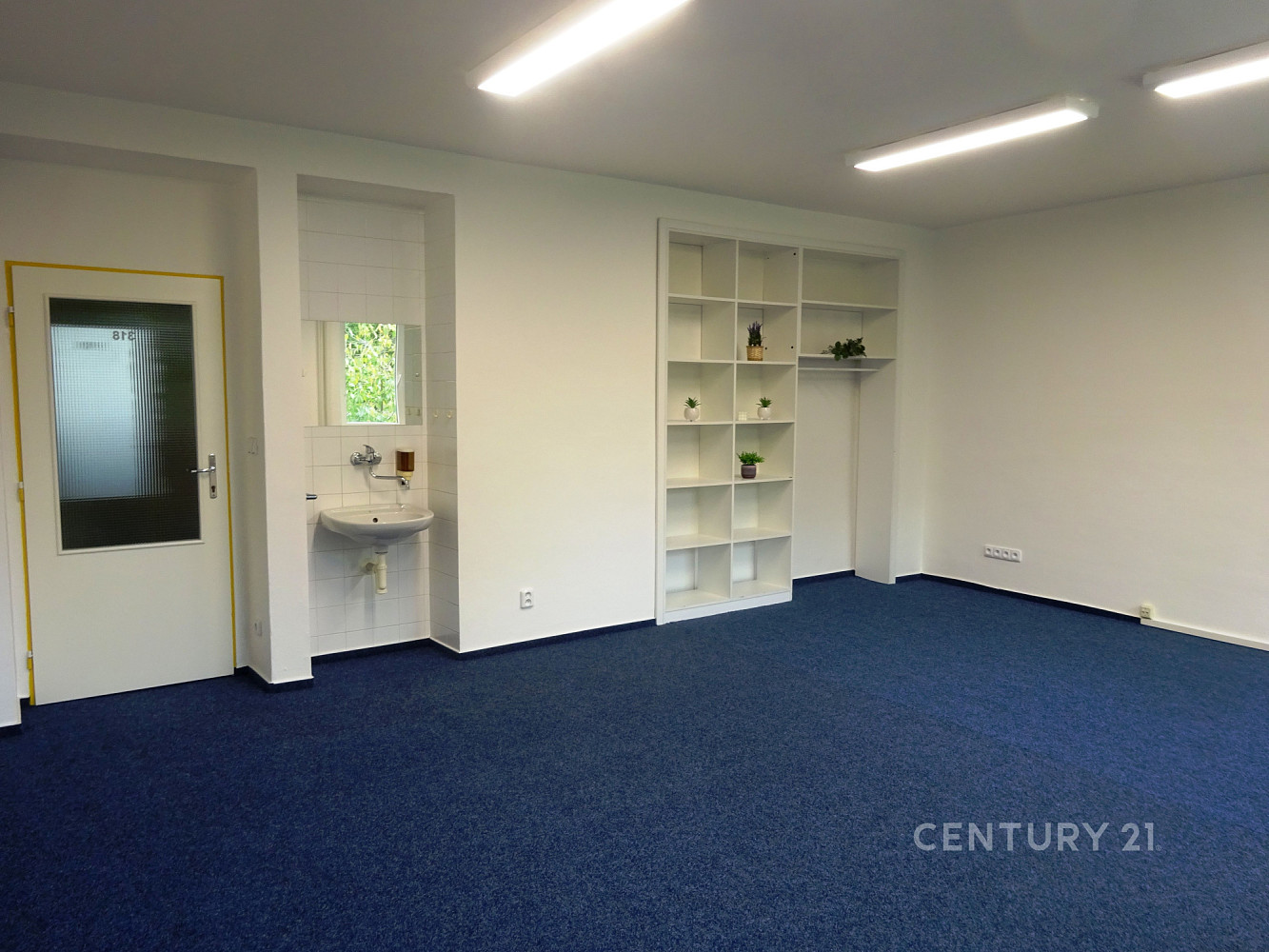 Pronájem kanceláře 32 m² — photo 2