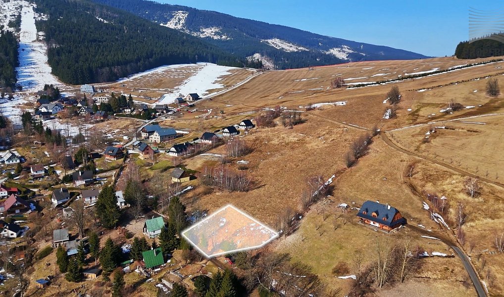 Prodej stavebního pozemku 840 m², Staré Město – náhled fotky 2