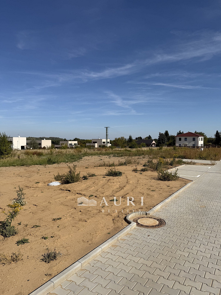 Prodej stavebního pozemku 693 m² – fotografie 3