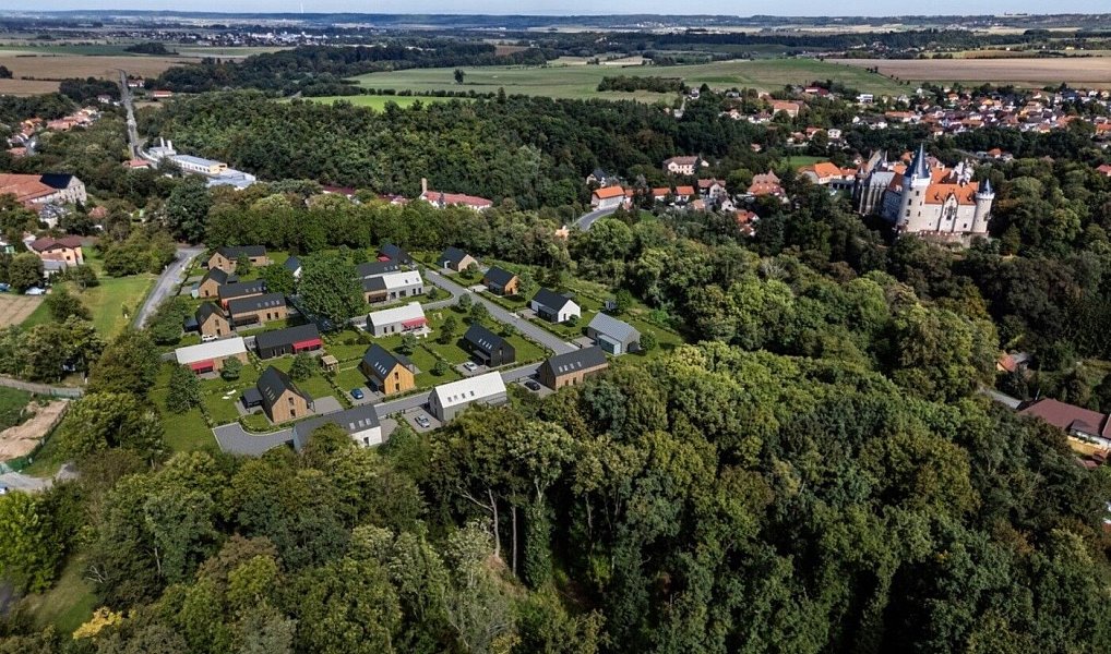 Prodej stavebního pozemku 740 m², Žleby – náhled fotky 2