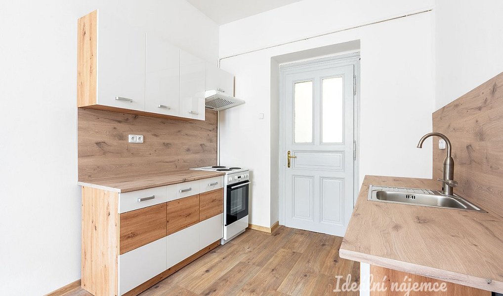 Pronájem bytu 3+1 98 m², Praha – náhled fotky 2