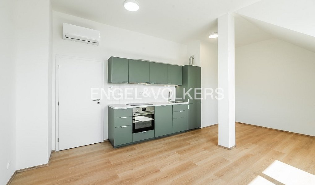 Pronájem bytu 2+kk 65 m², Praha – náhled fotky 2