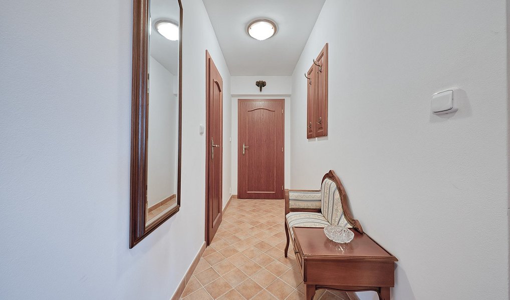Pronájem bytu 4+1 88 m², Jesenice – náhled fotky 7