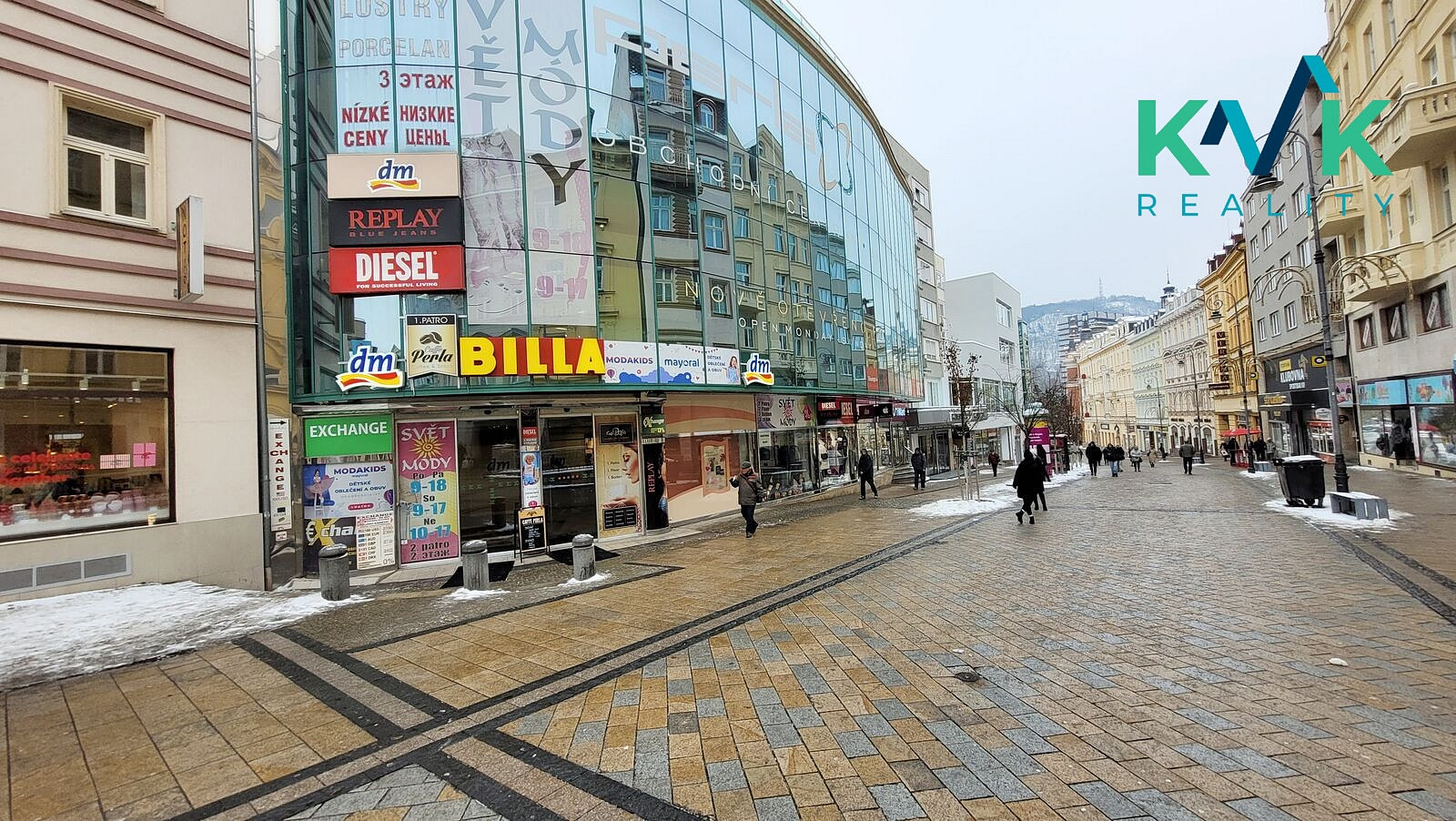 Pronájem obchodních prostor 371 m² – fotografie 2